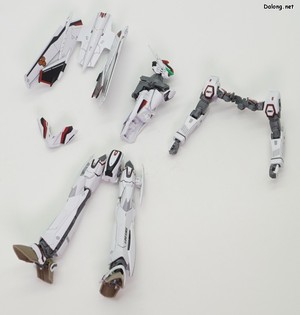 Macross VF-25F Messiah Valkyrie Alto Custom - 배트로이드 모드를 위와 같이 분해합니다.