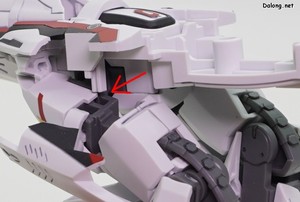 Macross VF-25F Messiah Valkyrie Alto Custom - 변형 전용 파츠의 고정핀을 다리와 튼튼하게 결합하여 각을 잡을 수 있네요.