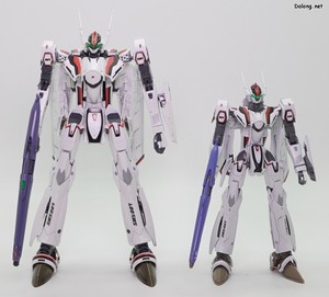Macross VF-25F Messiah Valkyrie Alto Custom - 2008년에 발매된 1/72 VF-25F 알토기와 함께. (1/2)