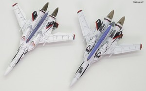Macross VF-25F Messiah Valkyrie Alto Custom - 2011년에 발매된 1/100 VF-25F 알토기와 함께. 1/100은 파이터 모드로 고정된 킷이라 그런지, 패널라인이나 디테일이 더 화려합니