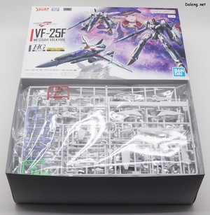 Macross VF-25F Messiah Valkyrie Alto Custom - Box Open