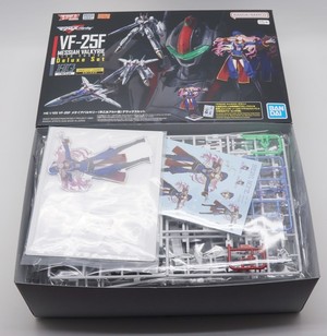 Macross VF-25F Messiah Valkyrie Alto Custom Deluxe Set - Box 
 Open
