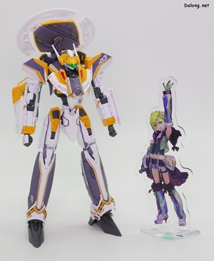 Macross VF-25F Messiah Valkyrie Alto Custom Deluxe Set - 본체의 배트로이드 모드 / 파이터 모드와 함께 아크릴 스탠드를 전시한 모습 (1/2)