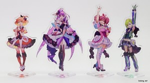 Macross VF-25F Messiah Valkyrie Alto Custom Deluxe Set - VF-31 디럭스 세트들의 아크릴 스탠드들과 단체샷.