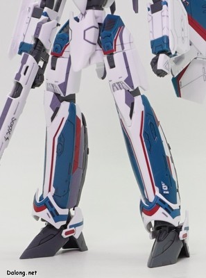 MacrossHG VF-31S Siegfried (Arad Molders Use) - 배트로이드 모드 부분 상세샷 (3/4)