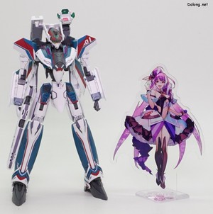 MacrossHG VF-31S Siegfried (Arad Molders Use) Deluxe Set - 본체의 배트로이드 모드 / 파이터 모드와 함께 아크릴 스탠드를 전시한 모습 (1/2)