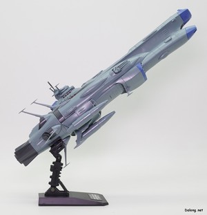 Yamato Arizona - 스탠드를 후미부에 연결하고 각도를 크게 꺾어본 모습. 기존의 고정형 스탠드로는 구현할 수 없던 모습이네요. (2/3)