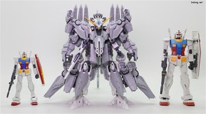 HGUC Alyzeus - 크기감을 위한 HGUC / MG 건담과의 비교. 대략 MG 사자비 정도의 덩치인데, 공간은 훨씬 더 많이 차지합니다.