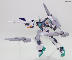 HGUC Alyzeus - 재미삼아 셀프 노즐을 분리하여 핀 판넬처럼 전시해본 포즈. 원래 셀프 노즐은 추진장비일 뿐이라, 실제로 핀 판넬처럼 동작하진 못합니다. 아마 원작에서 저렇게까지 공격했으면 하사웨이가 PTSD 쇼크로