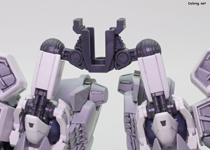 HGUC Alyzeus - 아류제우스 전용 고관절 파츠에 다리를 끼운 후, 그 위에 상체를 또 끼워줍니다. (1/2)