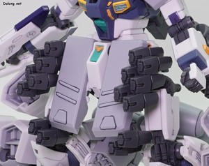 HGUC Alyzeus - 아류제우스용 앞스커트를 장착합니다. 이 앞스커트가 구조상 잘 빠지는 경향이 있어서 조금 짜증납니다..