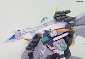 HGUC Alyzeus - 기수를 위쪽에 결합하되, 가운데로 머리 안테나가 기수 아래 구멍에 쏙 들어가게 잘 배치합니다. 잘못하면 안테나가 부러질 수 있으니 조심조심... (1/2)