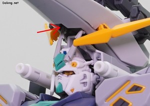 HGUC Alyzeus - 기수를 위쪽에 결합하되, 가운데로 머리 안테나가 기수 아래 구멍에 쏙 들어가게 잘 배치합니다. 잘못하면 안테나가 부러질 수 있으니 조심조심... (2/2)