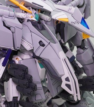 HGUC Alyzeus - 길다란 가슴장갑까지 장착하면 아류제우스 장비 장착 완료.