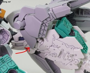 HGUC Alyzeus - 무릎 안쪽 장갑은 위와 같이 회전시켜 줍니다.