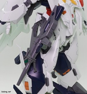 HGUC Xi Gundam (Mobile Suit Gundam Harthaway the Sorcery of Nymph Circe) - 빔라이플 배럴 홀더를 우측 사이드 스커트에 거치한 모습