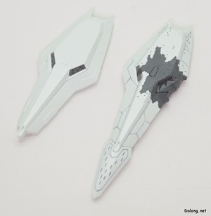 HGUC Xi Gundam (Mobile Suit Gundam Harthaway the Sorcery of Nymph Circe) - 우측의 피탄 상태 실드로 변경되었으며, 기존 실드 파츠도 동봉되어 있습니다.