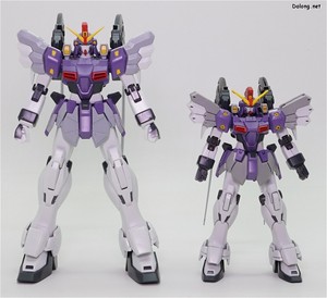 HGAC Gundam Sandrock Custom EW - 클럽G로 발매된 MG 건담 샌드록 카이의 본체와 함께.