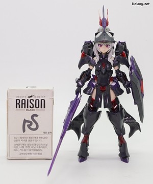 Frame Arms Girl Duruga II (Noire Ver.) - 담배갑과의 크기 비교