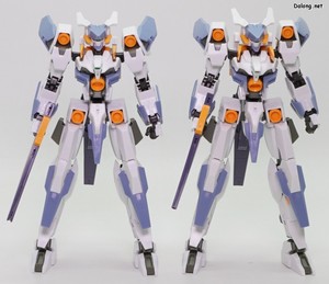 Frame Arms Girl Baselard with Exosuit Baselard - 2012년에 발매된 프레임암즈 바제랄드(좌측)과 함께. 언뜻 보면 똑같아 보이지만, 개선판 프레임과 후기형 손 파츠가 적용되었습니다.