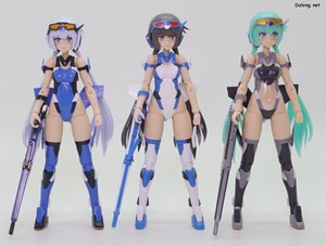 レームアームズ・ガール スティレット Swimsuit Low Visibility Ver. - フレームアームズ・ガール スティレット スイムスーツ 通常版＆ブルーインパルスカラー版と並べて。3体とも同じ構成のカラバリ姉妹です。