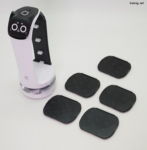 Grande Scale Bellabot - 4개의 기본 쟁반과 1개의 구멍뚫린 쟁반이 제공됩니다.