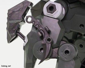 Hexa Gear Definition Armor VT1 - 나이프와 서브머신건은 조인트 파츠를 이용하여 허벅지 옆에 거치할 수 있습니다. (1/2)