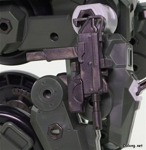 Hexa Gear Definition Armor VT1 - 나이프와 서브머신건은 조인트 파츠를 이용하여 허벅지 옆에 거치할 수 있습니다. (2/2)