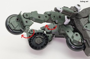Hexa Gear Definition Armor VT1 - 다리와 바퀴를 편 후, 뒤쪽으로 보내면서 백팩 밑에 숨어있던 앞바퀴를 꺼내줍니다. (1/2)