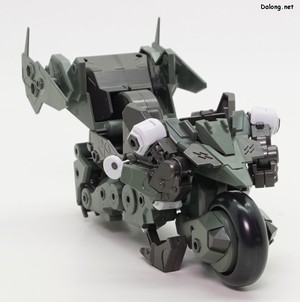 Hexa Gear Definition Armor VT1 - 바이크 형태의 비클 모드로 변형한 모습 (3/6)