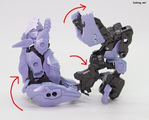 ヘキサギア マーナガルム - 胴体を上の写真のように折りたたんだら、首を取り外します。(1/2)
