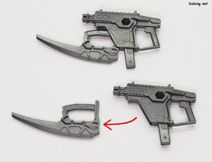 ヘキサギア マーナガルム - 尻尾から取り外したハンドガトリングガンに装着されたナックルダガーを取り外したり、向きを変えたりすることができます。(1/2)