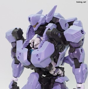 ヘキサギア マーナガルム - ガバナー搭乗後も頭部と脚が露出した形になりますね。