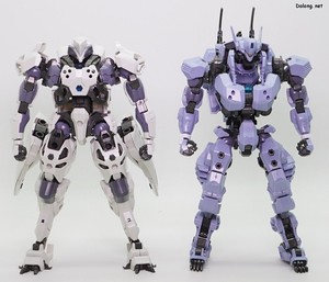 ヘキサギア マーナガルム - ヘキサギア ブイトールとヒューマノイドモードの比較。サイズはほぼ同じくらいですね。