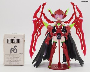 Megami Device Bullet Knights Executioner Hell Blaze - 담배갑과의 크기 비교