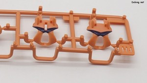 Megami Device Puni Mofu Kin Xiao - 런너상에 도색된 파츠들. 우측 가슴파츠의 경우 작은 점 하나가 도색되어 있네요. (1/2)