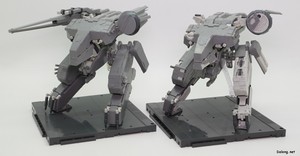 Metal Gear Rex [Metal Gear Solid 4 Ver.] - 메탈기어 렉스 오리지널 버전과의 비교. 이 킷은 기존 렉스의 병장과 장갑 상당수가 떨어져나간 데미지드 버전이라고 보시면 됩니다. (1/6)