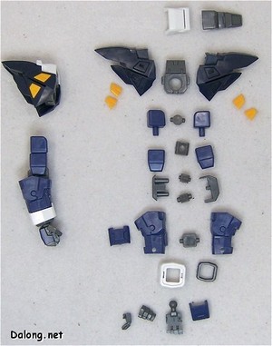 Super Robot War 1/100 Hückebein Mk-II - Parts (4/8)