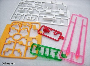 Super Robot War 1/100 Hückebein Mk-II - 고토부키야는 아직 시스템 인젝션같은 고급기술을 적용하지 못하고 있어서, 이렇게 색상별로 쪼가리 런너가 많습니다. 그럼에도 불구하고 반씨네보다 좀더 훌륭한