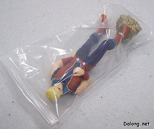 Super Robot War 1/100 Hückebein Mk-II - 고토부키야답게 도색완성된 파일롯 피규어가 동봉되어 있습니다. 특이하게 지퍼백에 담겨져 있습니다. 프라모델에.. 지퍼백에 담긴 부품이라니 신기 신기~