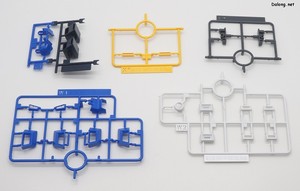 MG Full Armor ZZ Gundam - 새로 추가된 런너들. 신규 조형이라기 보다는, 변경된 색조합 때문에 분리된 파츠들입니다.