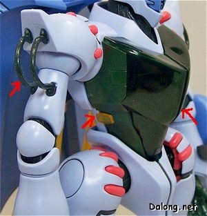 MG Dunbine - 어깨의 연질파이프, 가슴의 진녹색클리어장갑, 옆구리의 노란색 등, 다양한 재질감으로 부품분할 및 색분할이 되어 있습니다. 역시 MG급 답습니다.