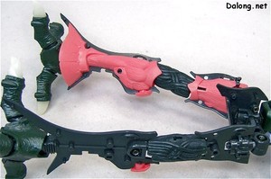 MG Dunbine - 그러면 그야말로 뼈대만 남게 되죠. 일종의 이중 프레임이라 해도 무방할 듯.