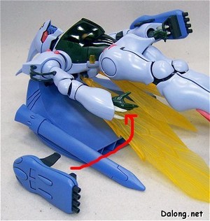 MG Dunbine - 팔에 부착하는 무장은 양 팔에 각각 1개씩 따로 달 수도 있습니다. 고정이 약간 애매해서 잘못건드리면 툭~하고 떨어집니다.