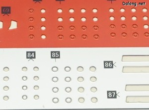 PG Unleashed Nu Gundam - 1mm 쯤 되는 원형 스티커는 떼기도 붙이기도 힘듭니다. 갯수도 퍼건에 비해 압도적으로 많아서, 이것만 몇시간은 걸린 듯 하네요. (1/2)