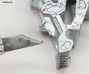 PG Unleashed Nu Gundam - 1mm 쯤 되는 원형 스티커는 떼기도 붙이기도 힘듭니다. 갯수도 퍼건에 비해 압도적으로 많아서, 이것만 몇시간은 걸린 듯 하네요. (2/2)
