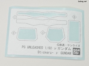 PG Unleashed Nu Gundam - 눈 부분의 씰은 1개가 여벌로 남습니다.