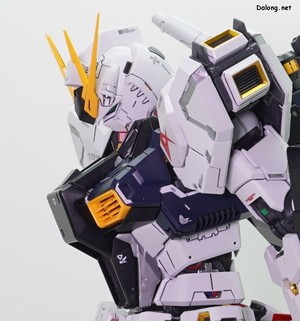 PG Unleashed Nu Gundam - 허리의 전후가동. 뒤쪽으로 많이 꺾이는 점은 좋은데요. 등에 바주카를 달고 직립시키면, 이 관절 때문에 천천히 뒤로 기울기도 합니다. (1/2)