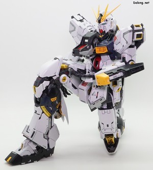 PG Unleashed Nu Gundam - 무릎 앉아 해치 오픈 자세. 생각보다 종아리가 너무 길어서 구현이 까다로운데요. 고관절 이동기믹을 확장하고, 허리도 약간 꺾어주면 어느정도 구현됩니다. (1/5)