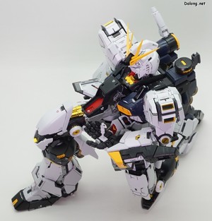 PG Unleashed Nu Gundam - 무릎 앉아 해치 오픈 자세. 생각보다 종아리가 너무 길어서 구현이 까다로운데요. 고관절 이동기믹을 확장하고, 허리도 약간 꺾어주면 어느정도 구현됩니다. (3/5)